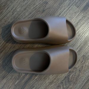 Brand New Authentic Women’s Yeezy slides - Size 8